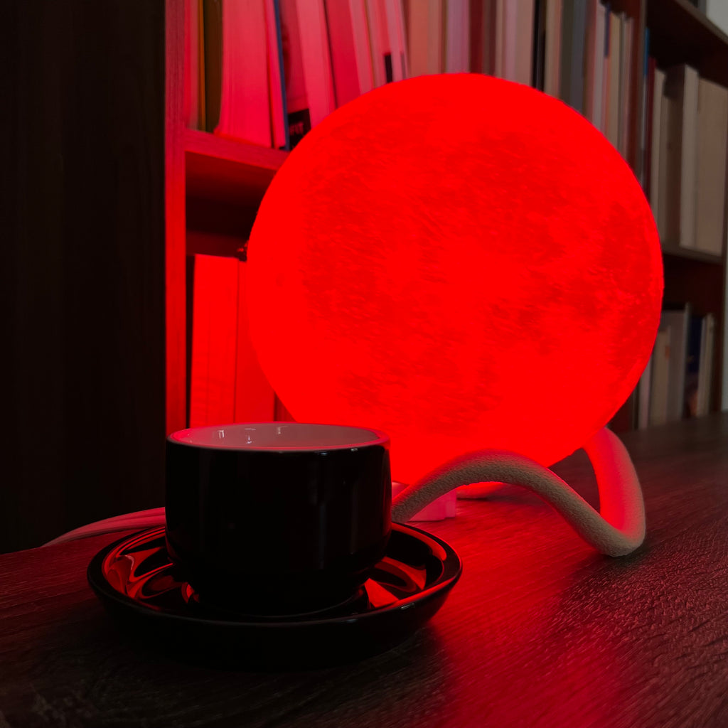 Lampara de luna roja intensa