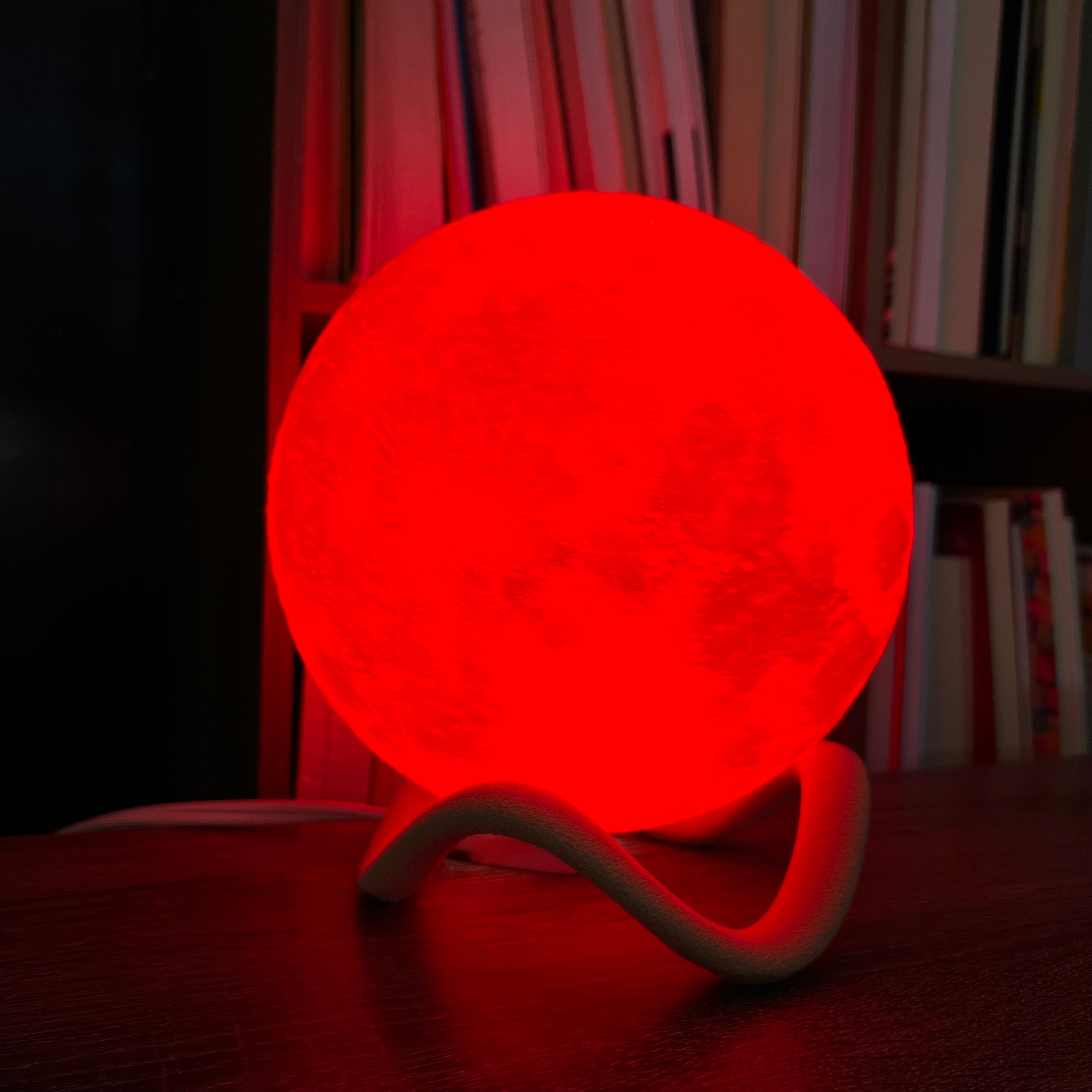 Lampara de luna roja intensa