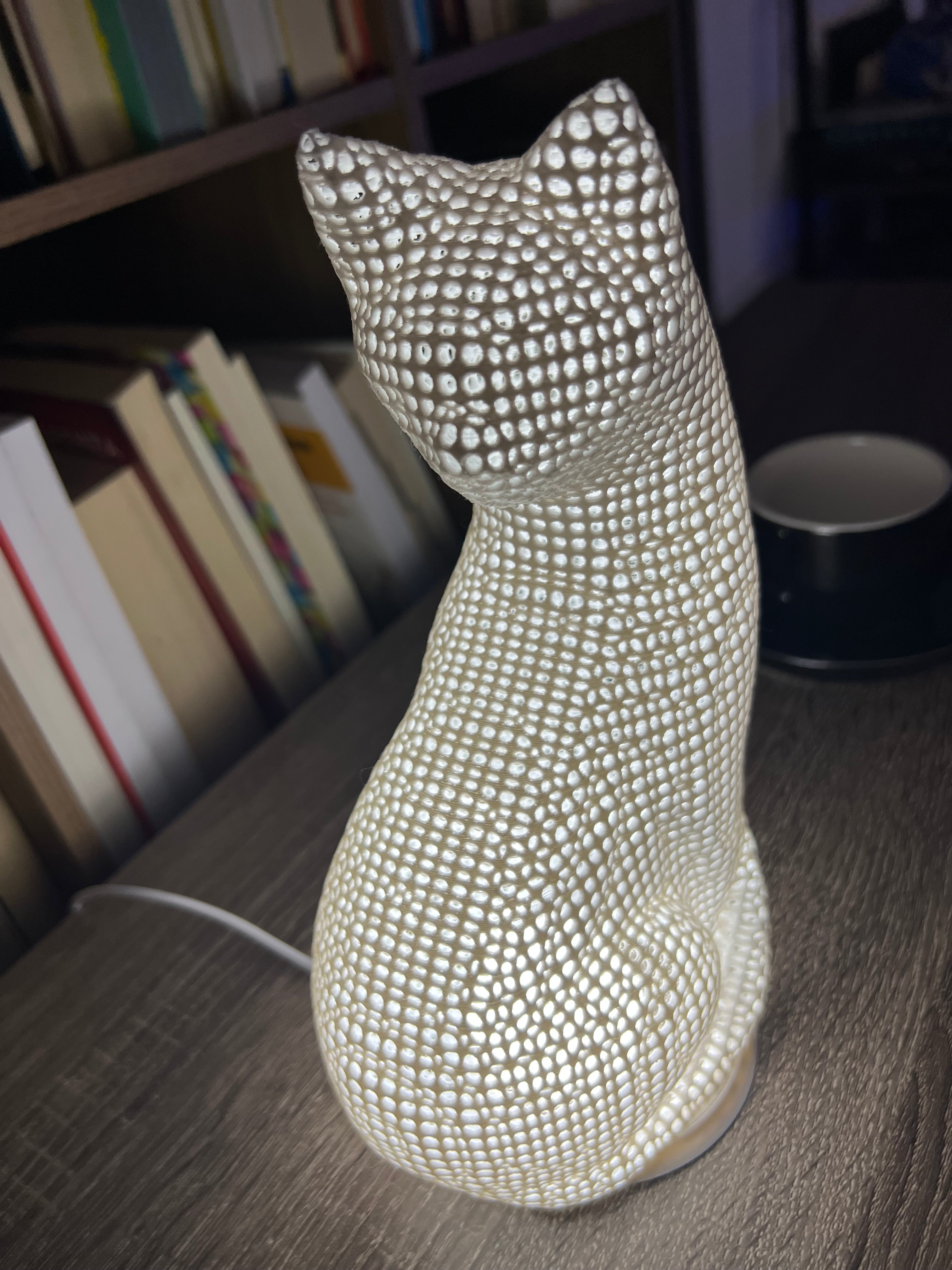 Lampara de gato blanca