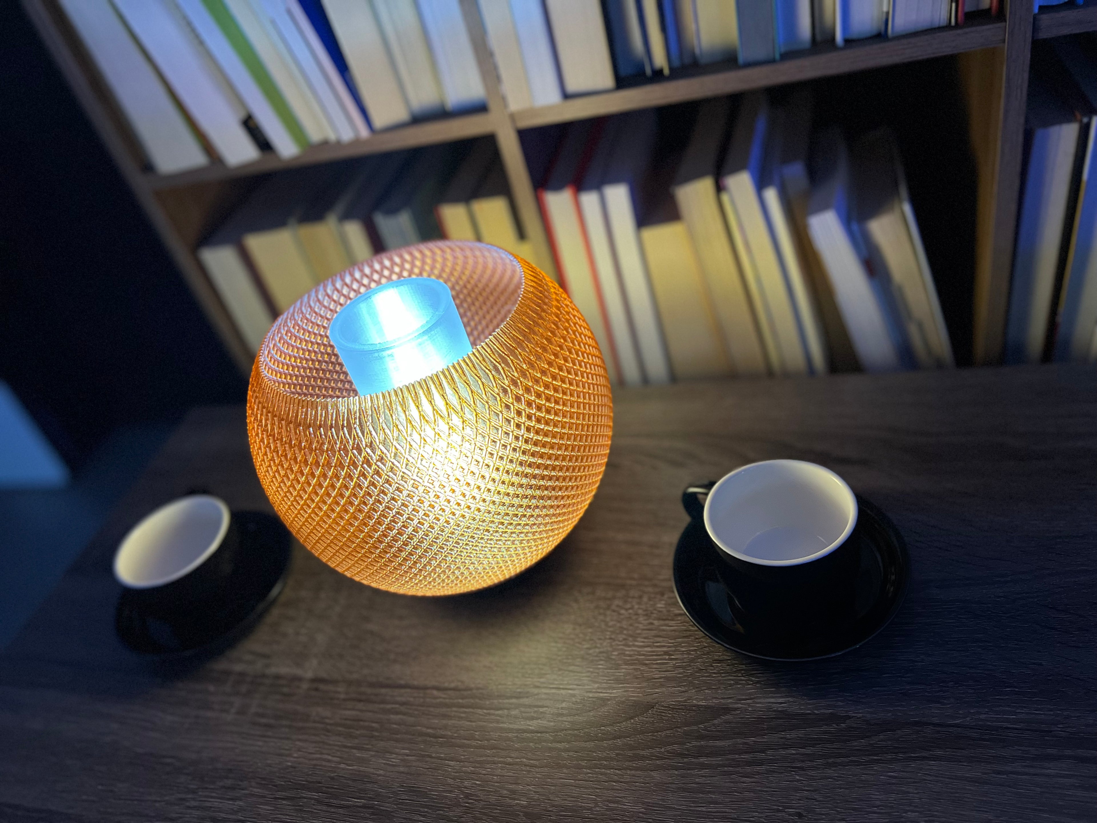 Lámpara de Mesa “Nido de Luz” · Esfera Texturizada Ámbar