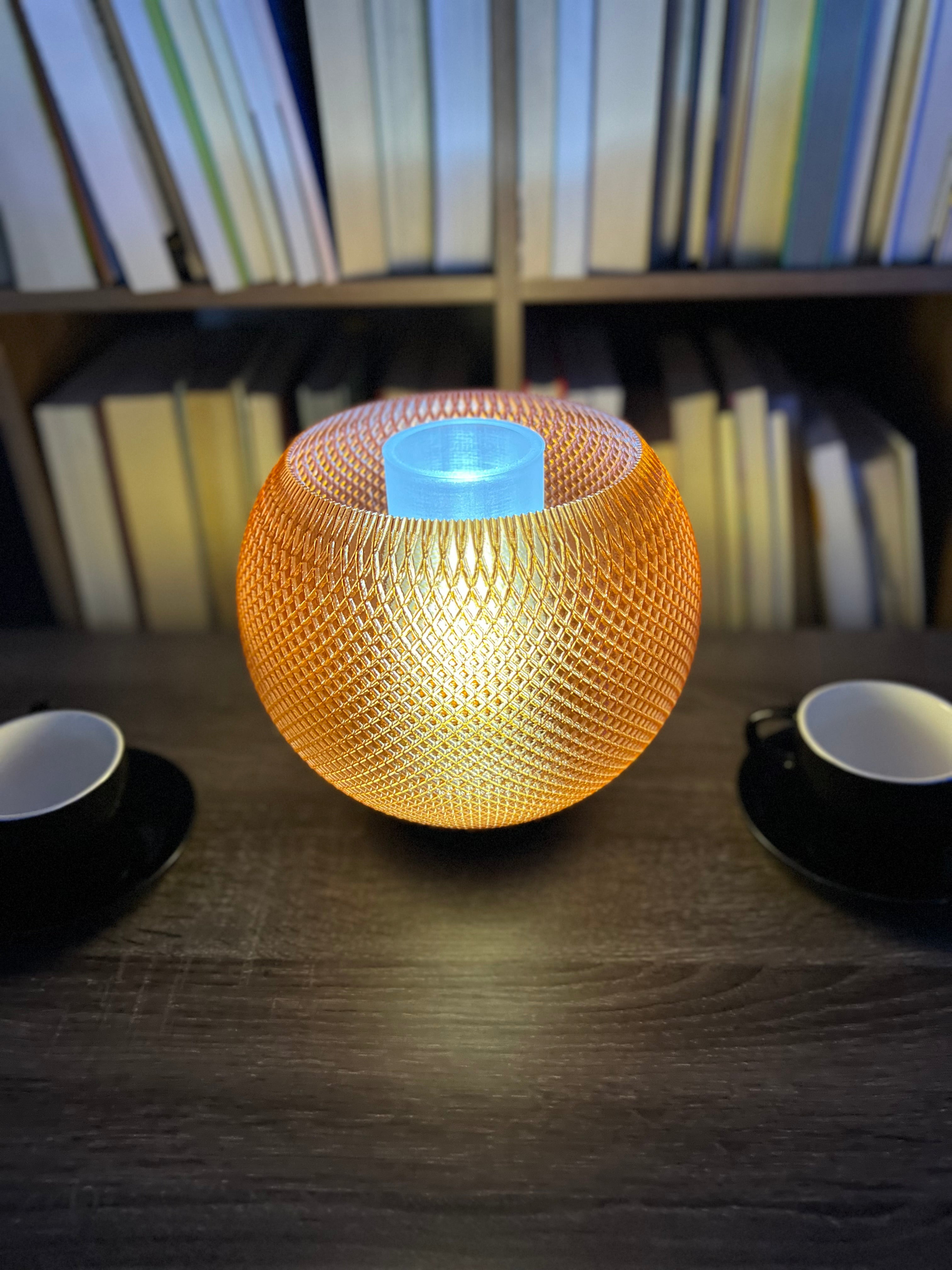Lámpara de Mesa “Nido de Luz” · Esfera Texturizada Ámbar